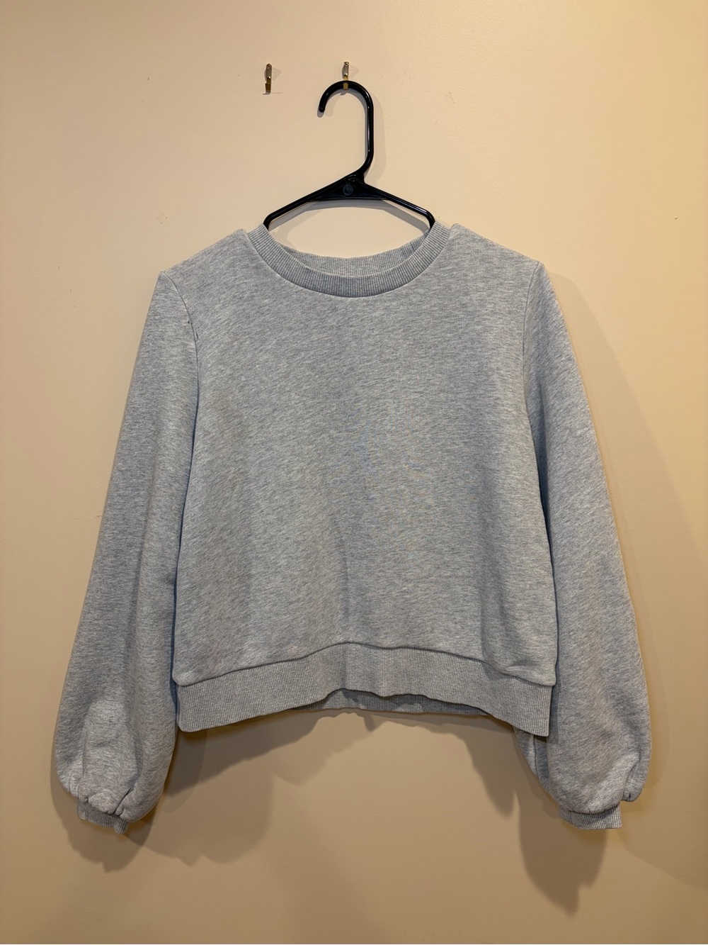 A New Day Light Gray Ribbed-Neck Bubble Sleeve Sweatshirt, Size Medium